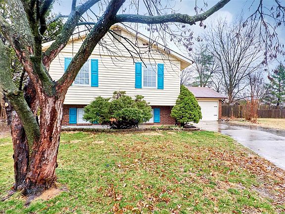 3rd image of 24 Jumper Hill Ct