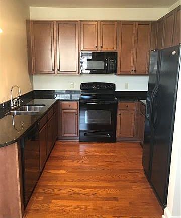 5th image of 121 Irving Ave APT G