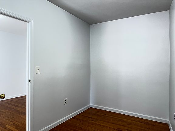 4th image of 312 W 15th St APT 4