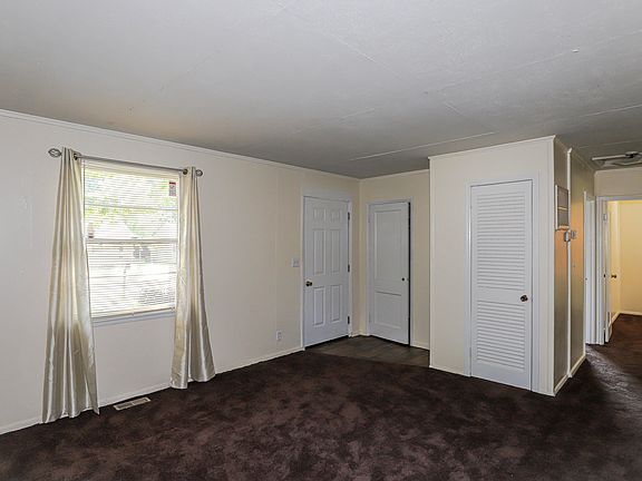 3rd image of 725 Palm Dr