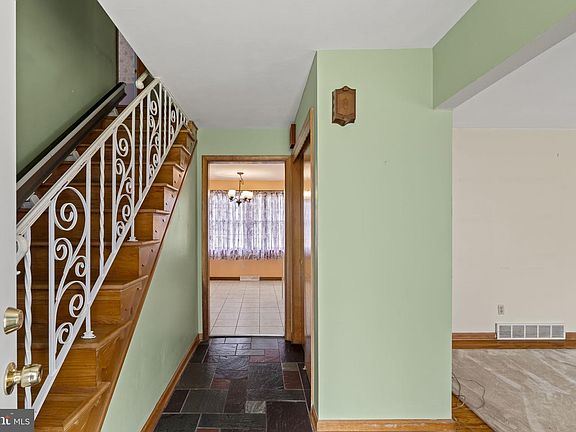 4th image of 2052 Brookfield St