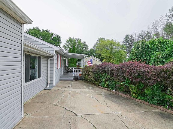 5th image of 22056 W Sarah Dr