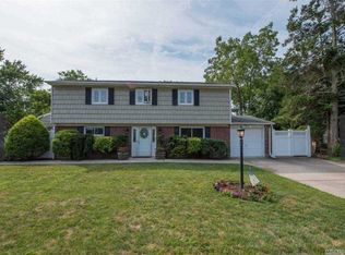 212 Haypath Rd, Old Bethpage, NY 11804