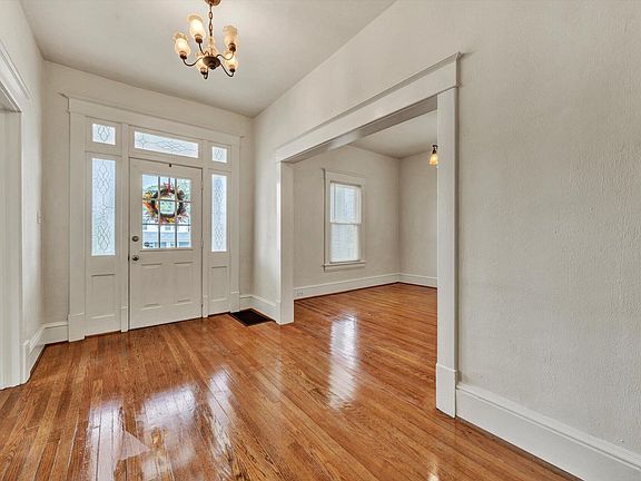 4th image of 1135 Montrose Ave SE