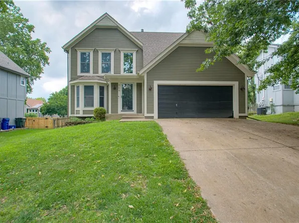 964 E Cavendish Trl, Olathe, KS 66061