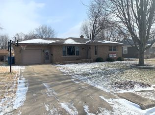 560 Dennis Ave, Bradley, IL 60915