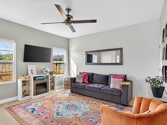 4th image of 536 Autumn Breeze Cir