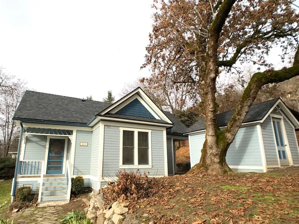 624 Estremado St, Gold Hill, OR 97525