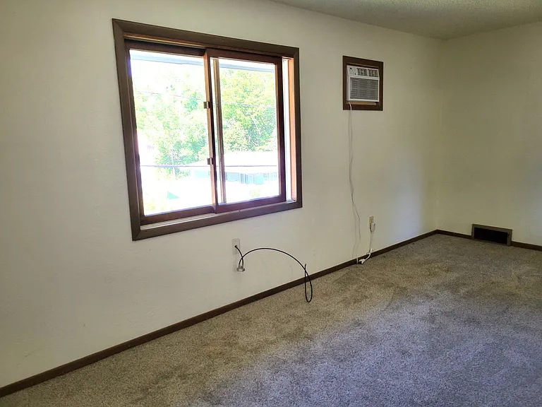 138 N Bay St — Photo 5