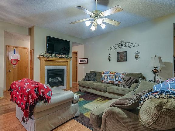 3rd image of 4 White Parish Ln