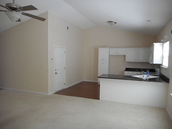 4th image of 228 Twin Oaks Ln