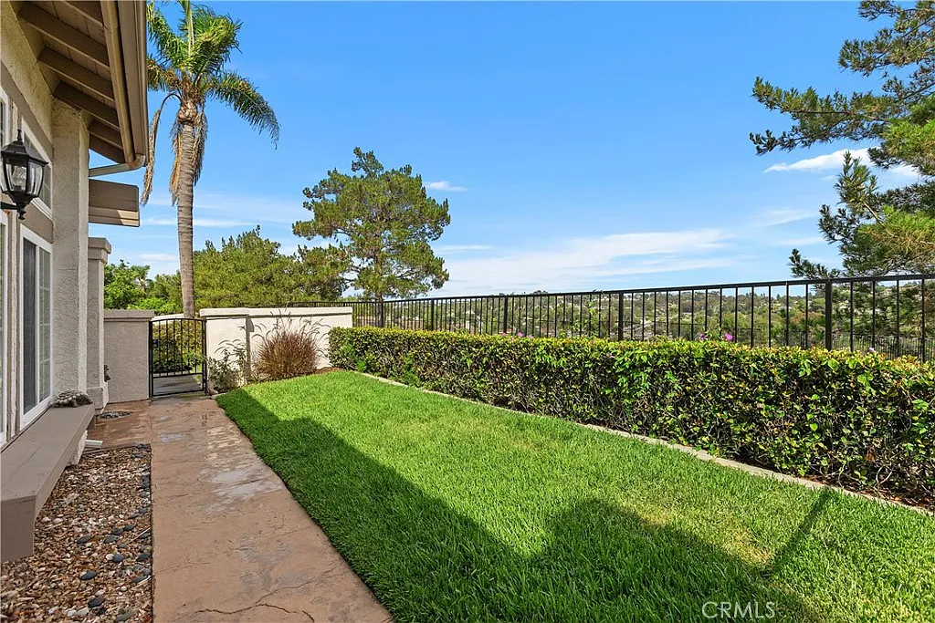 4 bed, 2.5 bath, 1865 sqft, $5,950 — Photo 4