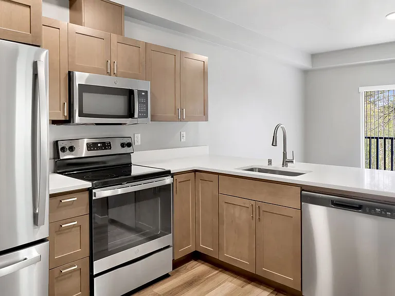 Kingsway Apartments — Photo 76