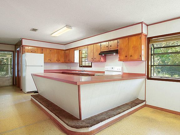 4th image of 1236 McKinley St