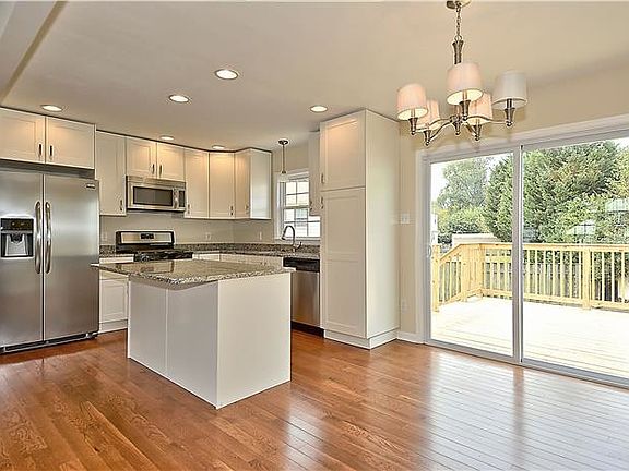 3rd image of 5721 Glamis Dr