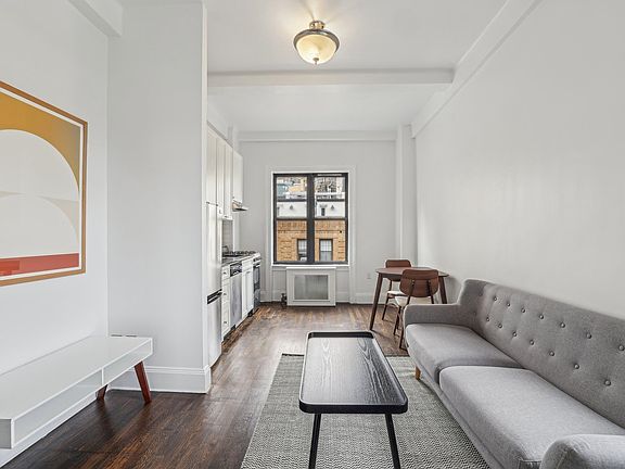 3rd image of 19 W 69th St APT 901