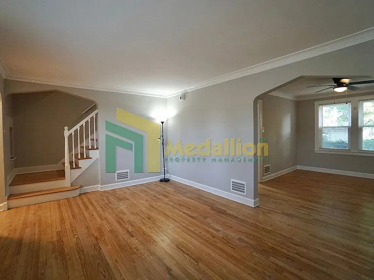 2048 W 82nd Pl — Photo 4