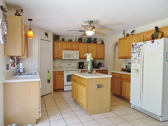 3rd image of 8253 N Santos Dr