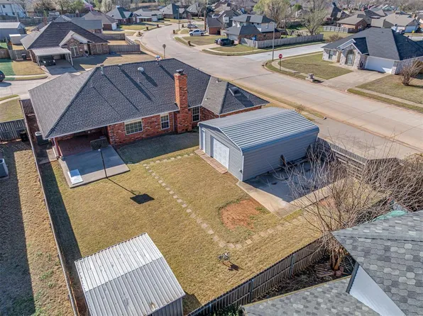 1401 N Park Pl, Moore, OK 73160