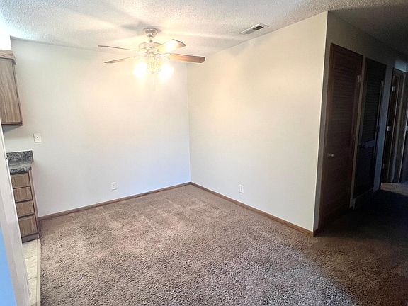 2nd image of 10-5100 Emerald Dr #4
