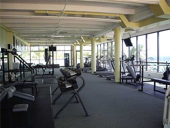 3rd image of 5401 Collins Ave APT 725
