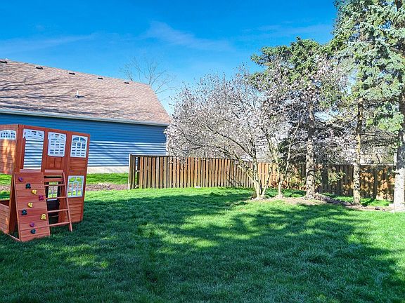 5th image of 872 Bonnie Brae Ln