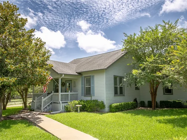 401 N Colorado St, Burton, TX 77835