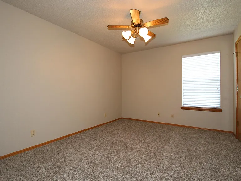 10035 S 94th Ave E — Photo 12