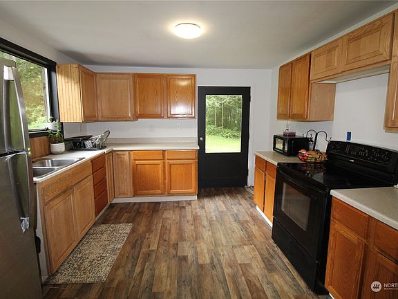 5th image of 2313 177th Avenue NE