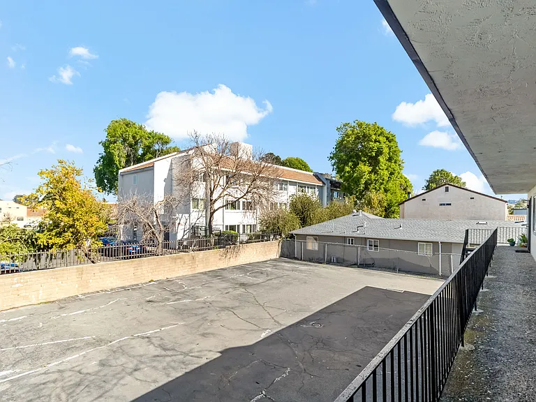2409 Standard Ave #7 — Photo 3