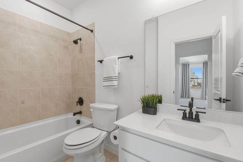 5 bed, 2546 sqft, $3,350 — Photo 4