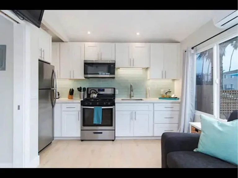 5122 Voltaire St — Photo 9