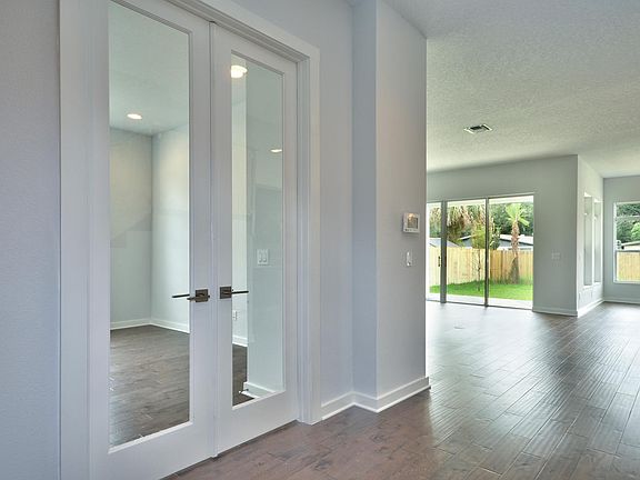 3rd image of 2819 W Leila Ave
