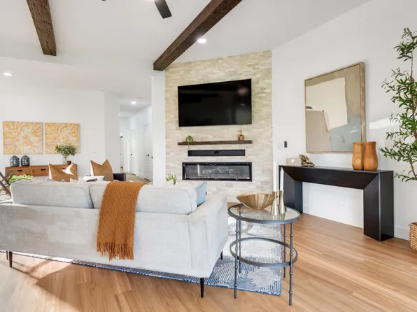 30 Hilton Head Dr, Rancho Mirage, CA 92270