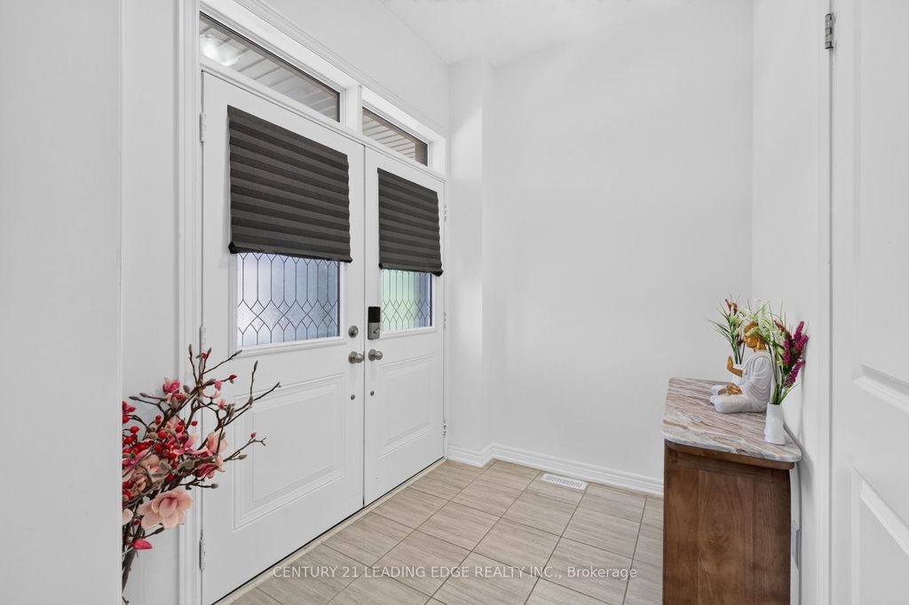 26 Hahn St, Whitby, ON - View 4