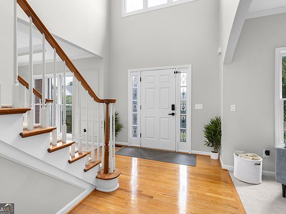 2nd image of 2630 Stonehill Dr