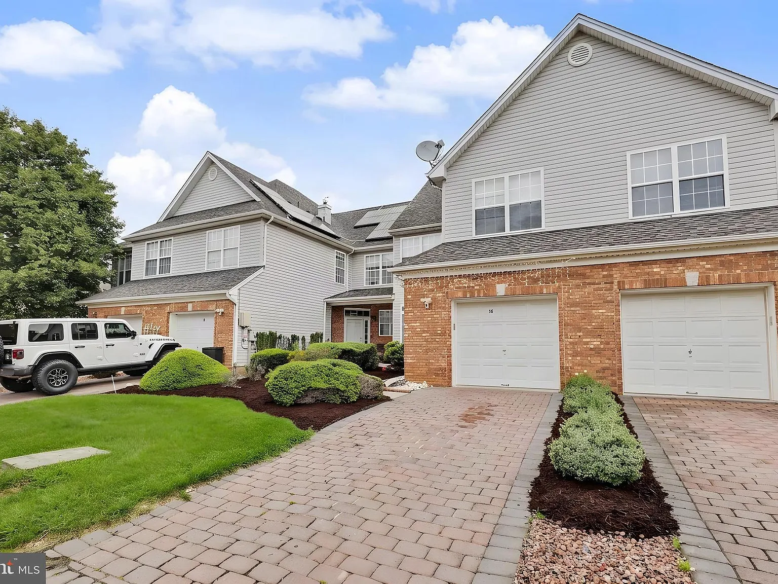 3 bed, 2.5 bath, 1784 sqft, $3,200 — Photo 3