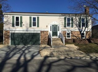 855 Seneca Ln, Carol Stream, IL 60188