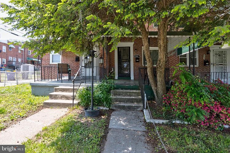 1st image of 2202 Dukeland St