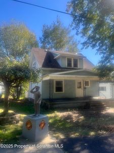 706 Woodlawn St, Throop, PA, 18512