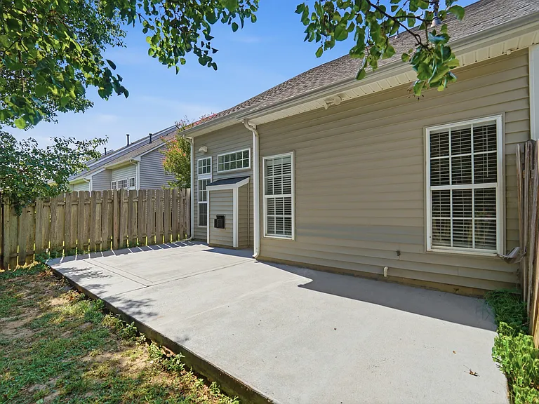 4084 Holly Villa Cir — Photo 40