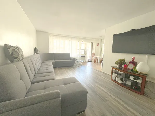 2940 West 5th Street image 4 of 28