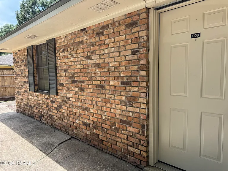 100 Charolais St #B — Photo 3