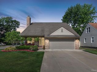 2464 Queen St, Dearborn, MI 48124
