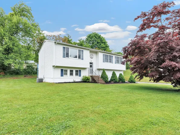 3 Danielle Court, Derby, CT 06418