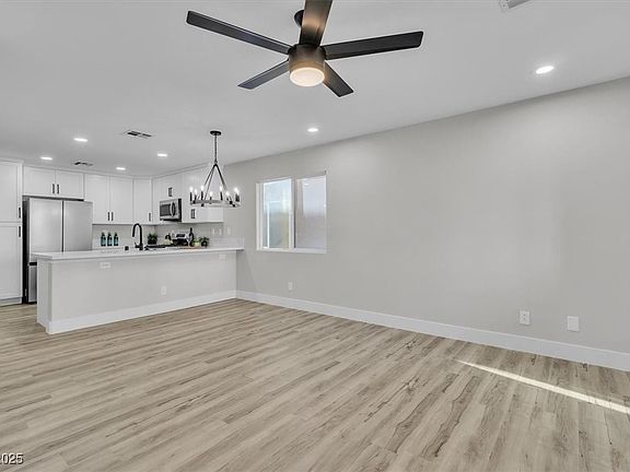 5th image of 10373 Midnight Iris St