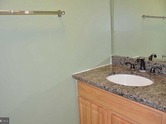 5th image of 25 Edith Dr #2225