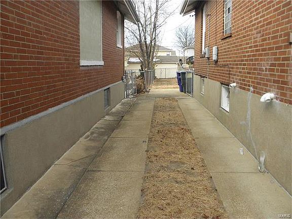 4th image of 6439 Southwest Ave