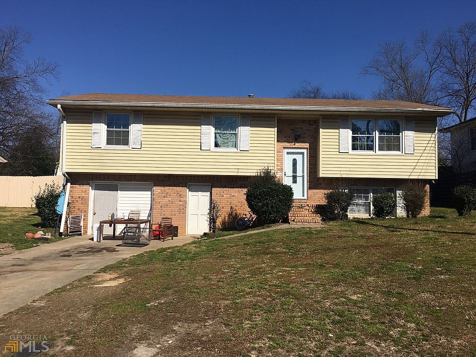 2nd image of 215 Fowler Cir NE