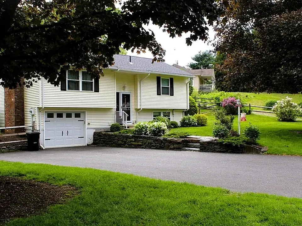 13 Laurana Ln